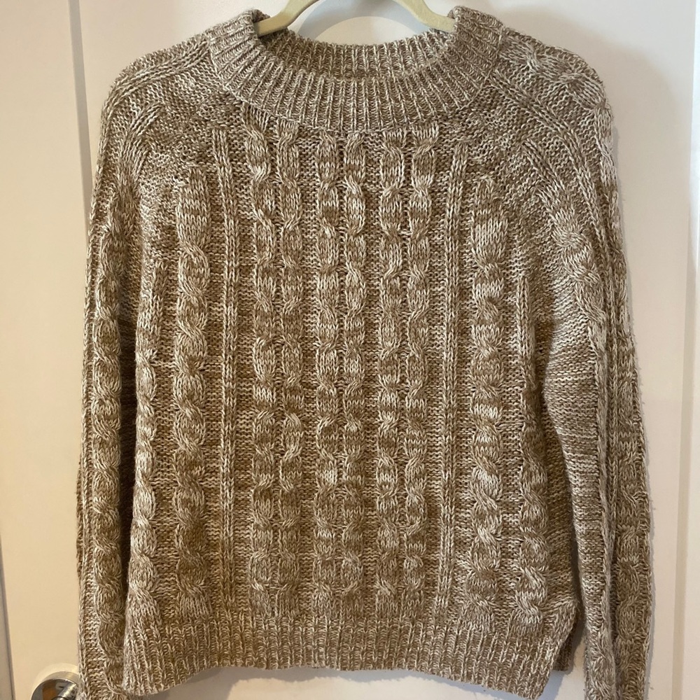 Lightweight oatmeal cable-knit sweater!